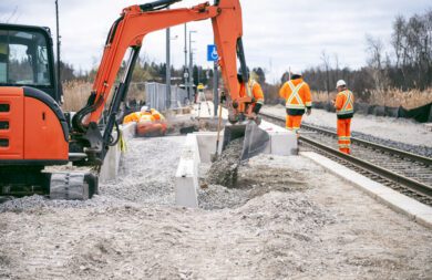What Services Do Full-Service Railroad Construction Contractors Provide?
