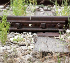 How Long Does Railroad Track Last? Rail Lifespan by Traffic, Load, and Maintenance