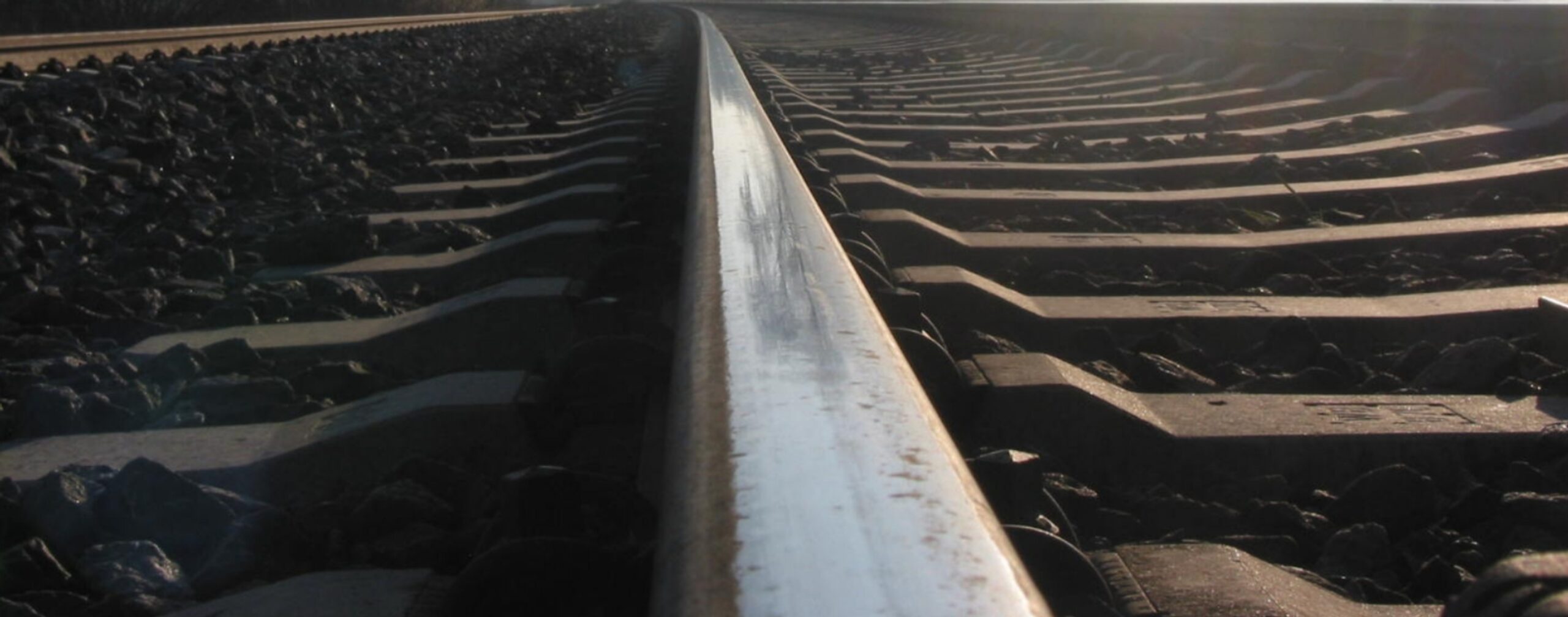 Continuous Welded Rail vs. Jointed Rail: Why Modern Track Has Fewer Joints